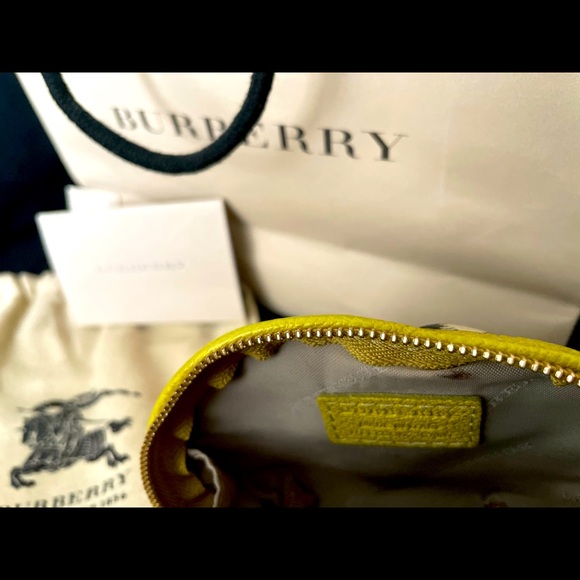Burberry Dome Keychain Purse - Picture 5 of 10